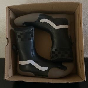 NEW IN BOX VANS SURF BOOTS Hi 5mm MENS SZ 7 WOMEN SZ 8.5 VN0A4P3NB9M BLACK/GUM